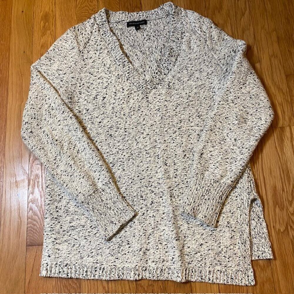 Banana Republic VNeck White Black Speckled Knit Sweater Women Small Quiet Luxury